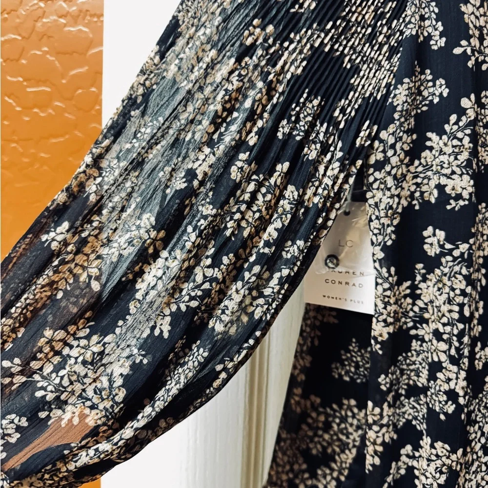 LC Lauren Conrad black floral semi-sheer blouse - Picture 9 of 14